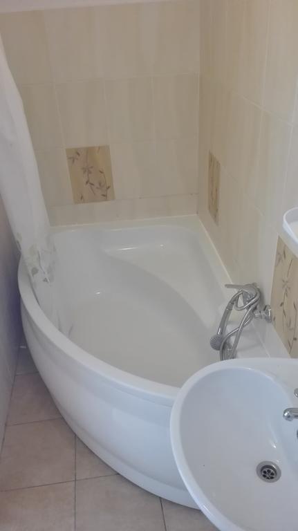 Bryza Rewa Hotel Luaran gambar